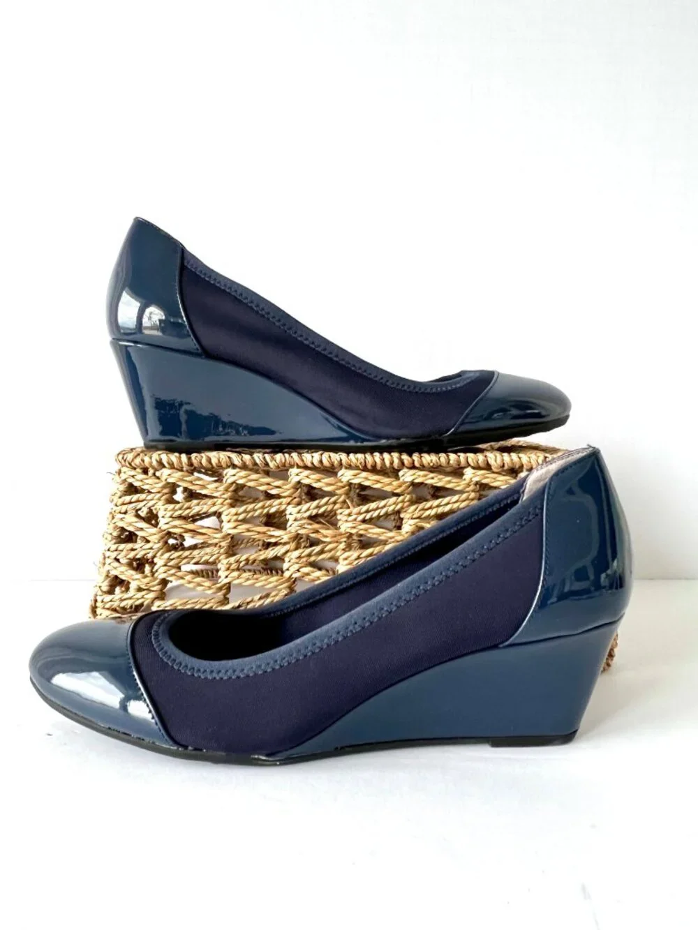 LifeStride Juliana Stretch Cap Toe Wedge Pump, Lux Navy Blue, Size 9, EC